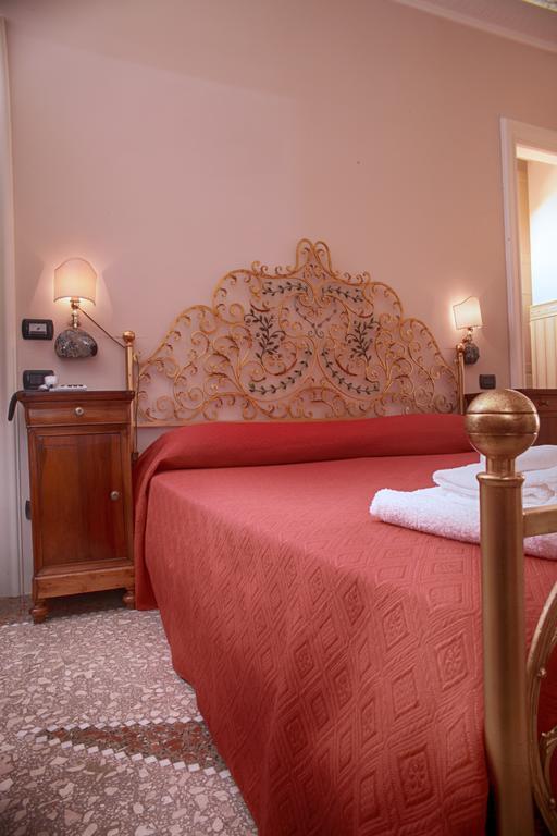 Hotel Domus Real Cardello Roma Camera foto