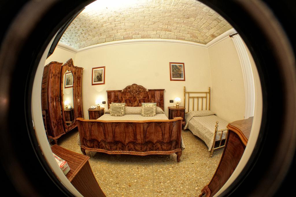 Hotel Domus Real Cardello Roma Camera foto