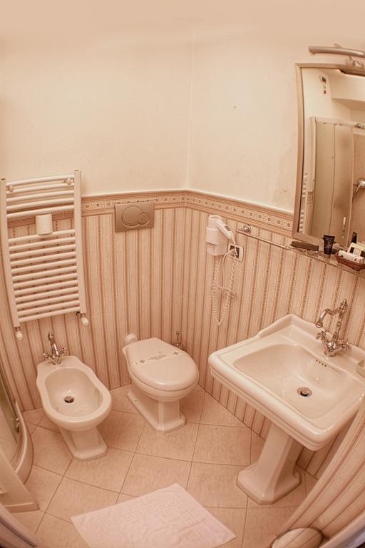 Hotel Domus Real Cardello Roma Camera foto